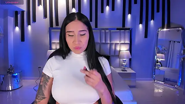 Snapshot of NickyLawson chatting on February 3, 4:10 am NickyLawson online show from February 3, 4:10 am