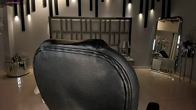 Snapshot of NickyLawson chatting on November 29, 4:12 am NickyLawson online show from November 29, 4:12 am