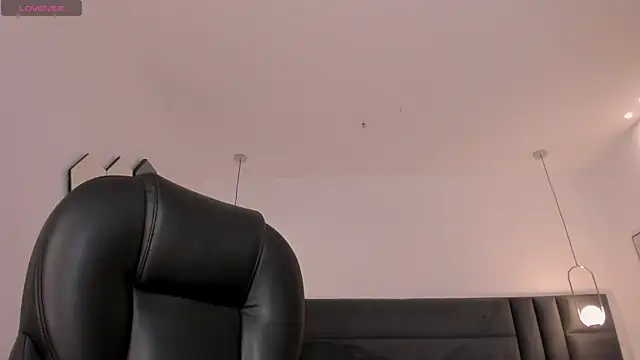 NickyLawson online show from March 12, 4:07 am