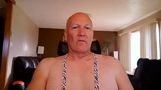 Snapshot of BasicAnt chatting on June 3, 1:34 pm BasicAnt online show from June 3, 1:34 pm
