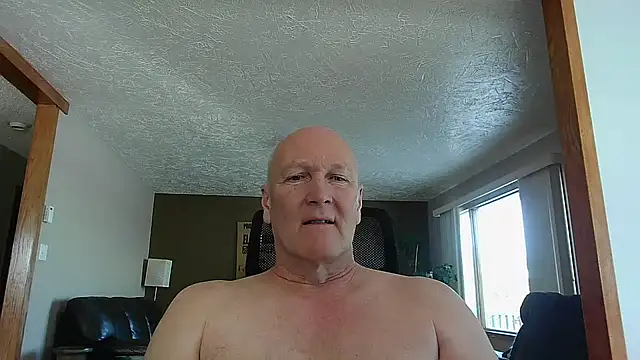 Snapshot of BasicAnt chatting on January 15, 8:37 pm BasicAnt online show from January 15, 8:37 pm