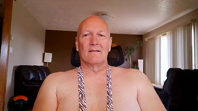 Snapshot of BasicAnt chatting on June 3, 2:33 pm BasicAnt online show from June 3, 2:33 pm