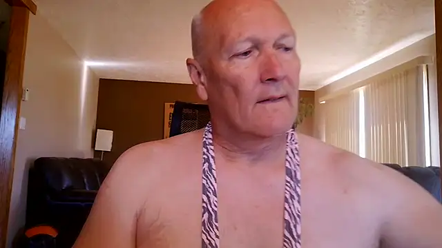 Snapshot of BasicAnt chatting on June 8, 3:01 pm BasicAnt online show from June 8, 3:01 pm