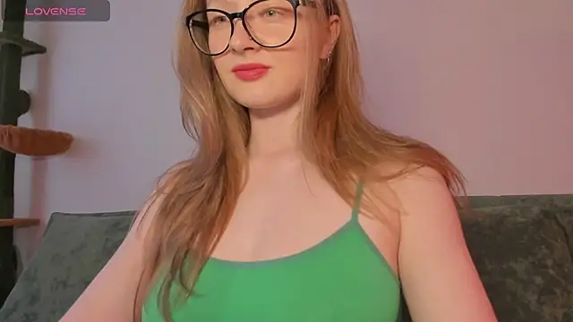 Snapshot of mollytuck chatting on July 8, 12:28 pm mollytuck online show from July 8, 12:28 pm