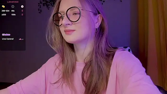 mollytuck online show from April 15, 3:27 pm