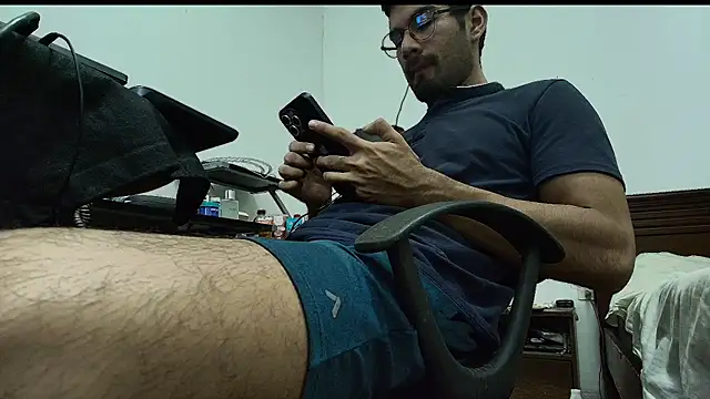 x-sebastian online show from March 29, 1:46 pm