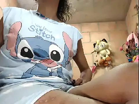 Snapshot of Camilalatin69 chatting on February 14, 12:00 am Camilalatin69 online show from February 14, 12:00 am