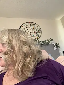 Kaitlyn Winters online show from February 6, 7:54 pm