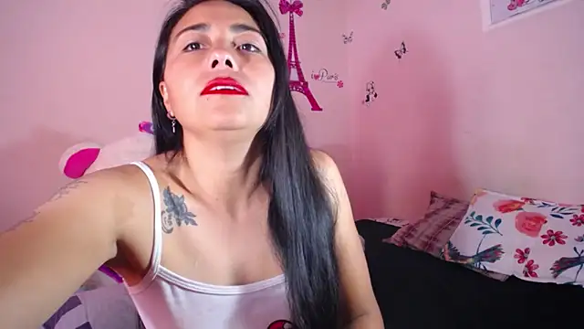 Snapshot of hanna_girl21 chatting on June 19, 8:03 pm hanna girl21 online show from June 19, 8:03 pm