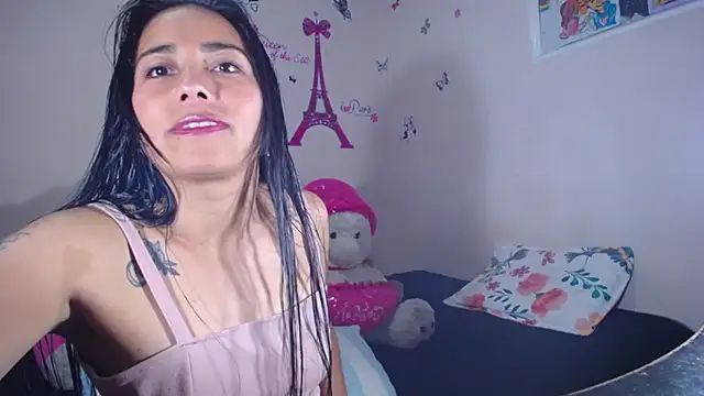 Snapshot of hanna_girl21 chatting on June 26, 10:59 pm hanna girl21 online show from June 26, 10:59 pm