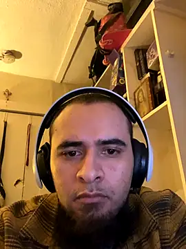 Snapshot of cnasty5621333 chatting on November 18, 8:06 am cnasty5621333 online show from November 18, 8:06 am