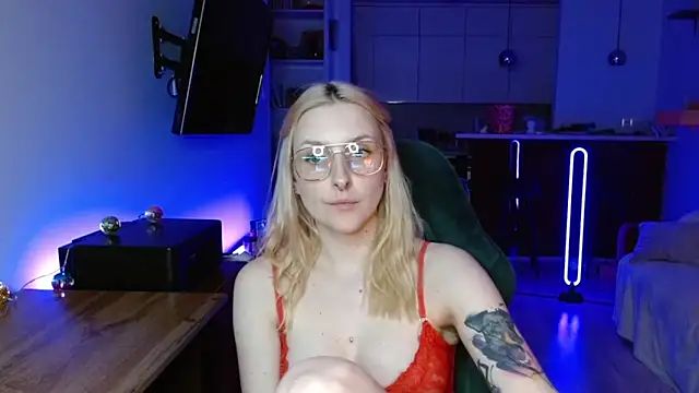 illusorycat online show from March 22, 9:05 pm