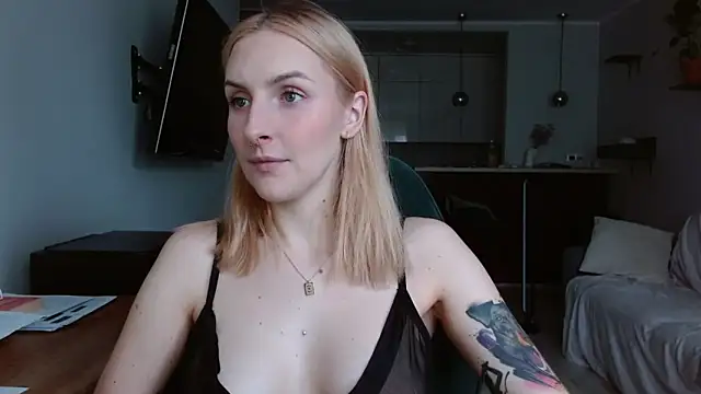 illusorycat online show from November 17, 10:52 am