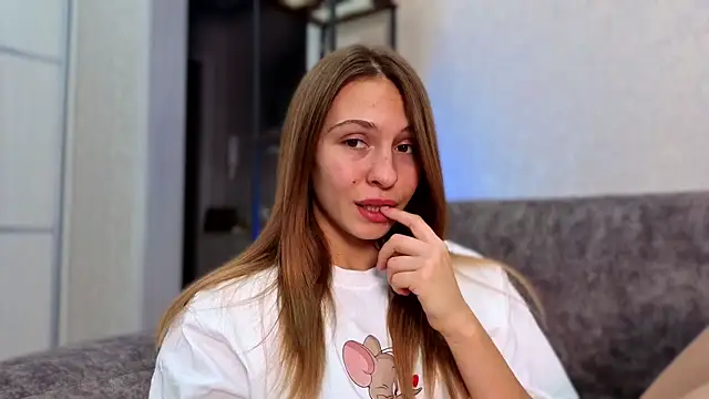 Snapshot of LovelyKatea chatting on October 12, 1:45 pm LovelyKatea online show from October 12, 1:45 pm