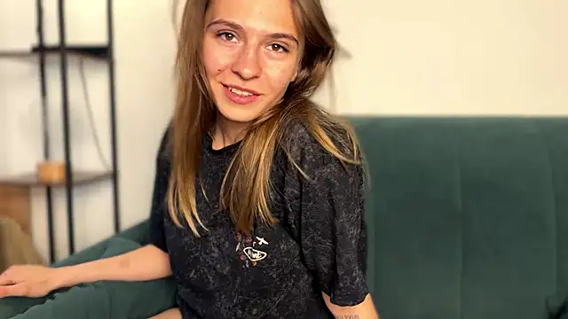 LovelyKatea online show from June 2, 2:28 pm