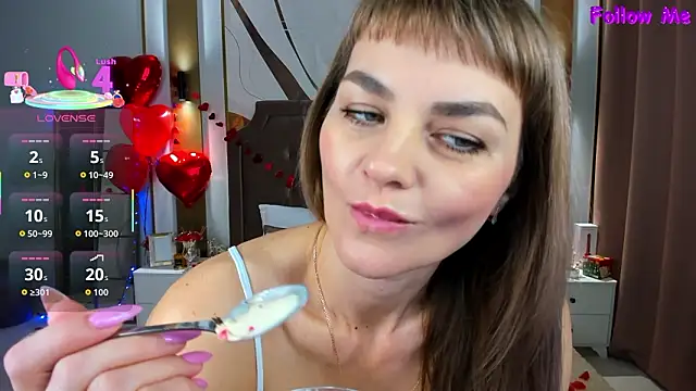 annasimonsj online show from February 14, 1:06 am