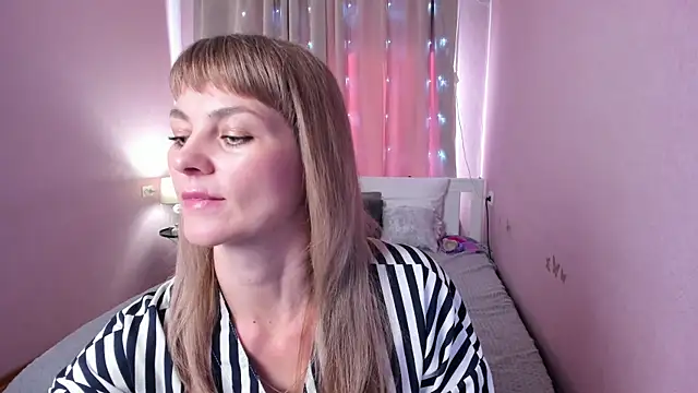 annasimonsj online show from May 15, 12:52 am