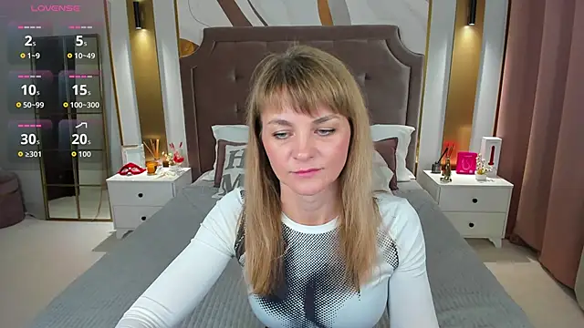 annasimonsj online show from April 15, 12:49 am