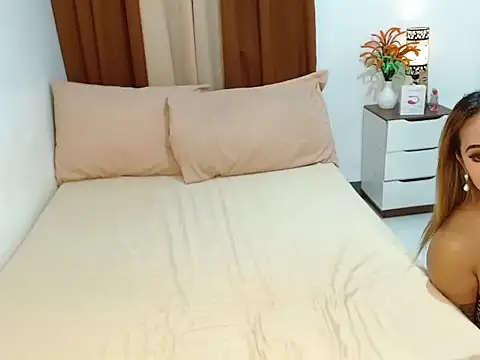 Snapshot of QueenVersa chatting on February 27, 11:59 pm QueenVersa online show from February 27, 11:59 pm