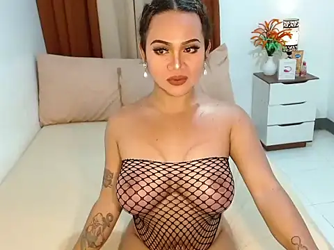 Snapshot of QueenVersa chatting on February 28, 11:37 pm QueenVersa online show from February 28, 11:37 pm