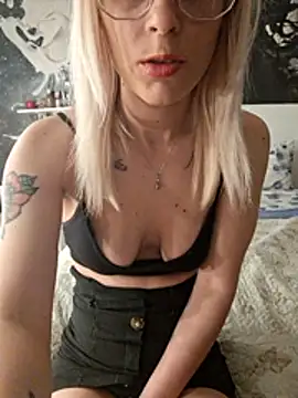 MarikaWild93 online show from April 22, 9:10 pm