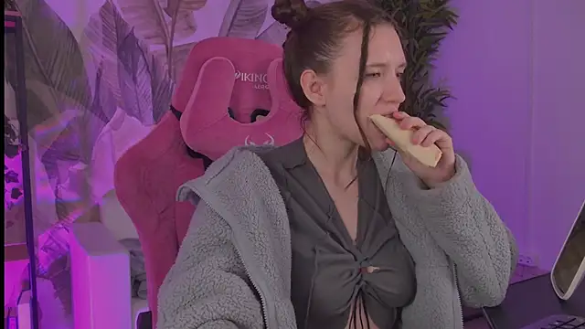 JennyDens online show from March 3, 3:52 pm