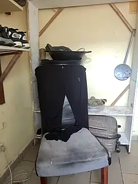 Snapshot of vannycov chatting on December 18, 11:25 am vannycov online show from December 18, 11:25 am