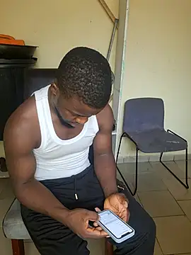 Snapshot of vannycov chatting on February 13, 8:25 am vannycov online show from February 13, 8:25 am