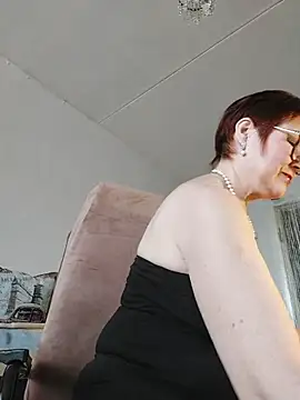 Snapshot of Fire_Night chatting on December 18, 8:30 am Fire Night online show from December 18, 8:30 am