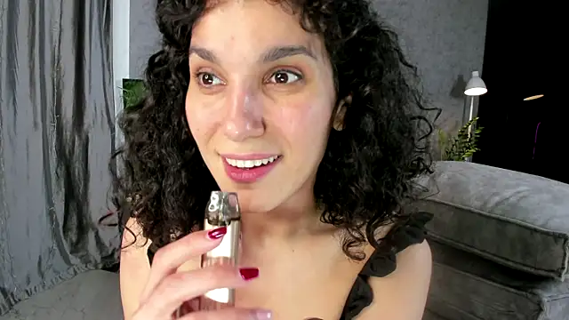 Snapshot of _CurlySue_ chatting on March 18, 12:39 pm CurlySue online show from March 18, 12:39 pm