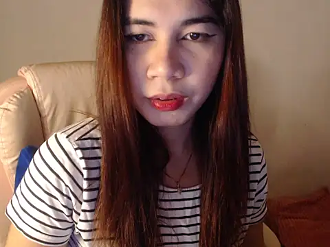 Snapshot of TransPetite1 chatting on March 7, 2:46 am TransPetite1 online show from March 7, 2:46 am