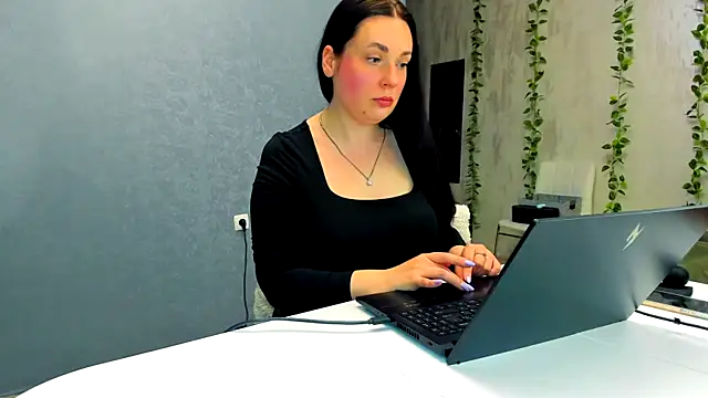 WorshipLilit online show from April 10, 7:54 pm