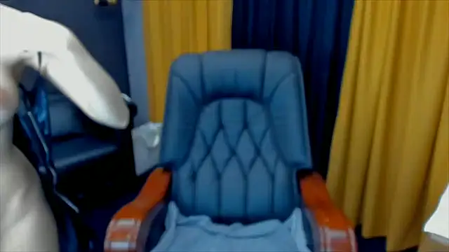 Snapshot of HaleySweet18 chatting on July 9, 8:19 pm HaleySweet18 online show from July 9, 8:19 pm