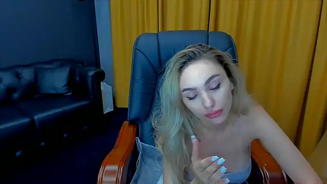 Snapshot of HaleySweet18 chatting on July 21, 11:39 pm HaleySweet18 online show from July 21, 11:39 pm