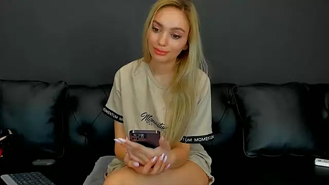 Snapshot of HaleySweet18 chatting on June 25, 5:12 am HaleySweet18 online show from June 25, 5:12 am