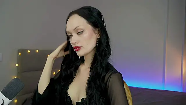 Snapshot of QueenAliss chatting on July 21, 7:53 am QueenAliss online show from July 21, 7:53 am