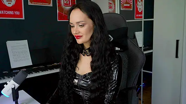 QueenAliss online show from September 9, 4:00 am