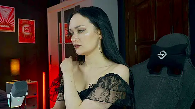 QueenAliss online show from February 1, 7:17 am