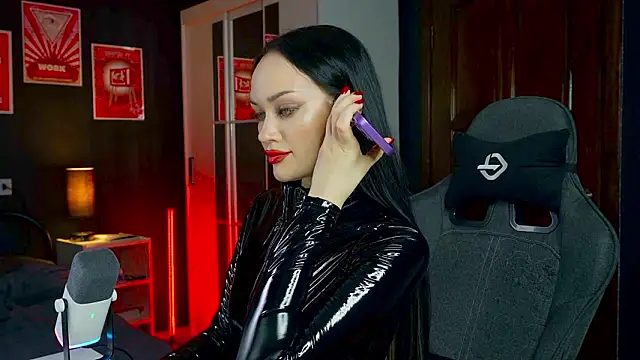 QueenAliss online show from February 7, 8:33 am