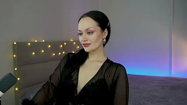 Snapshot of QueenAliss chatting on June 25, 5:12 am QueenAliss online show from June 25, 5:12 am