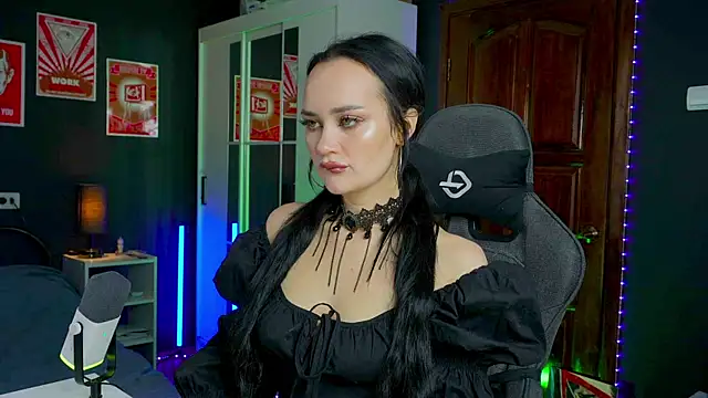 QueenAliss online show from November 7, 5:56 am