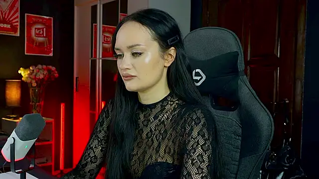 QueenAliss online show from February 17, 6:00 am