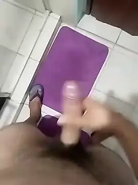 Snapshot of Emanuel45js chatting on November 3, 2:06 am Emanuel45js online show from November 3, 2:06 am