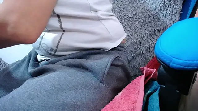 Snapshot of klylls_squirt_ chatting on October 30, 8:17 pm klylls squirt online show from October 30, 8:17 pm