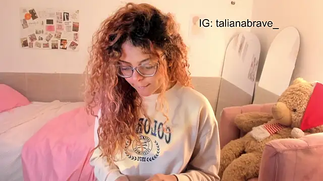 Snapshot of ValienteGirl_ chatting on September 30, 3:23 am ValienteGirl online show from September 30, 3:23 am