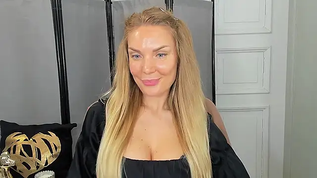 Snapshot of AulloraHoney chatting on June 7, 5:51 pm AulloraHoney online show from June 7, 5:51 pm
