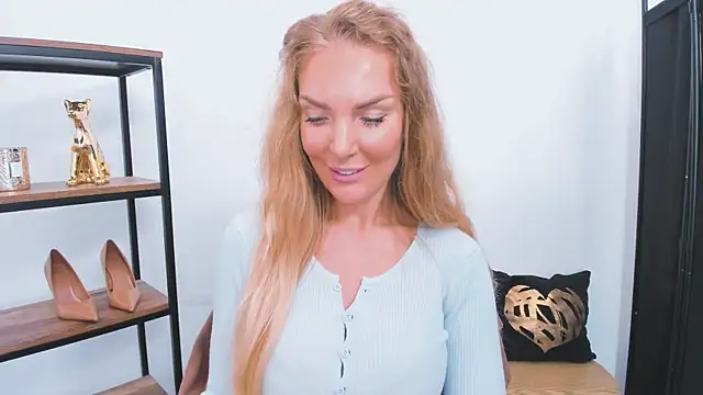 Snapshot of AulloraHoney chatting on July 7, 7:23 am AulloraHoney online show from July 7, 7:23 am