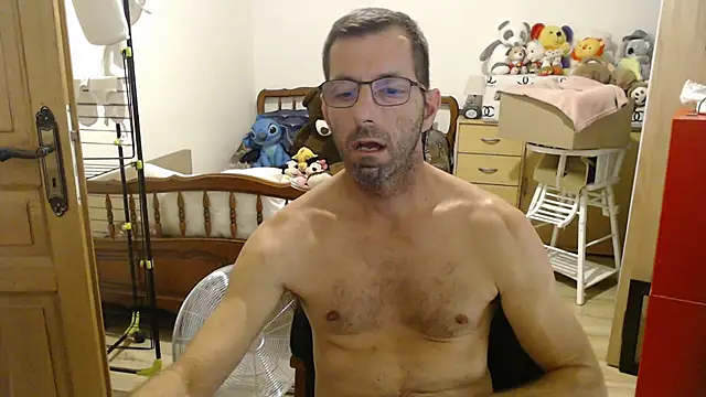 Snapshot of steph19x5 chatting on July 10, 3:34 pm steph19x5 online show from July 10, 3:34 pm
