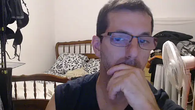 Snapshot of steph19x5 chatting on October 4, 7:04 pm steph19x5 online show from October 4, 7:04 pm