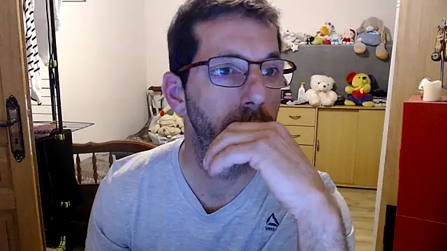 Snapshot of steph19x5 chatting on March 7, 6:43 pm steph19x5 online show from March 7, 6:43 pm